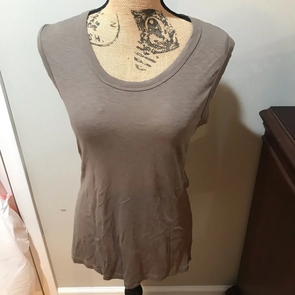 ▪️PARAPHRASE Tank - Picture 1 of 6